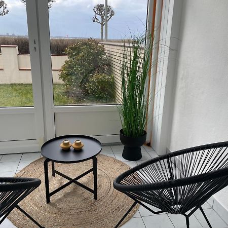 Juna Laboe Buitenkant foto